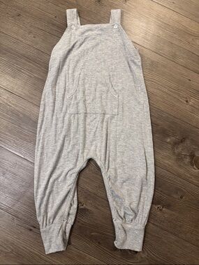 Kate Quinn Bamboo Ribbed Overalls - Light Gray. 2T. Like New!!